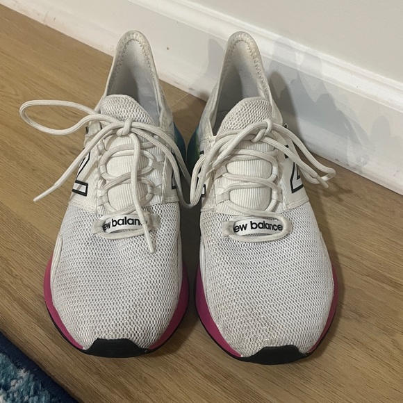 New Balance Roav - Picture 3 of 3